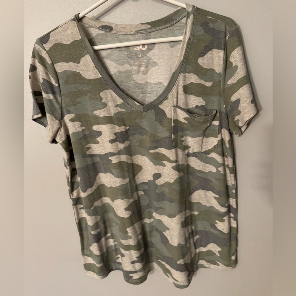 V neck camouflage soft tee
